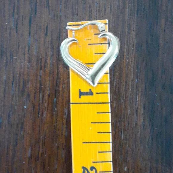 14kt Heart Shape Valentines Gold Pierced Earrings - Picture 5 of 6